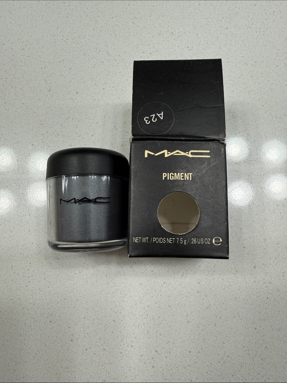 MAC Cosmetics Pigment Jar in Metallic Charcoal Black